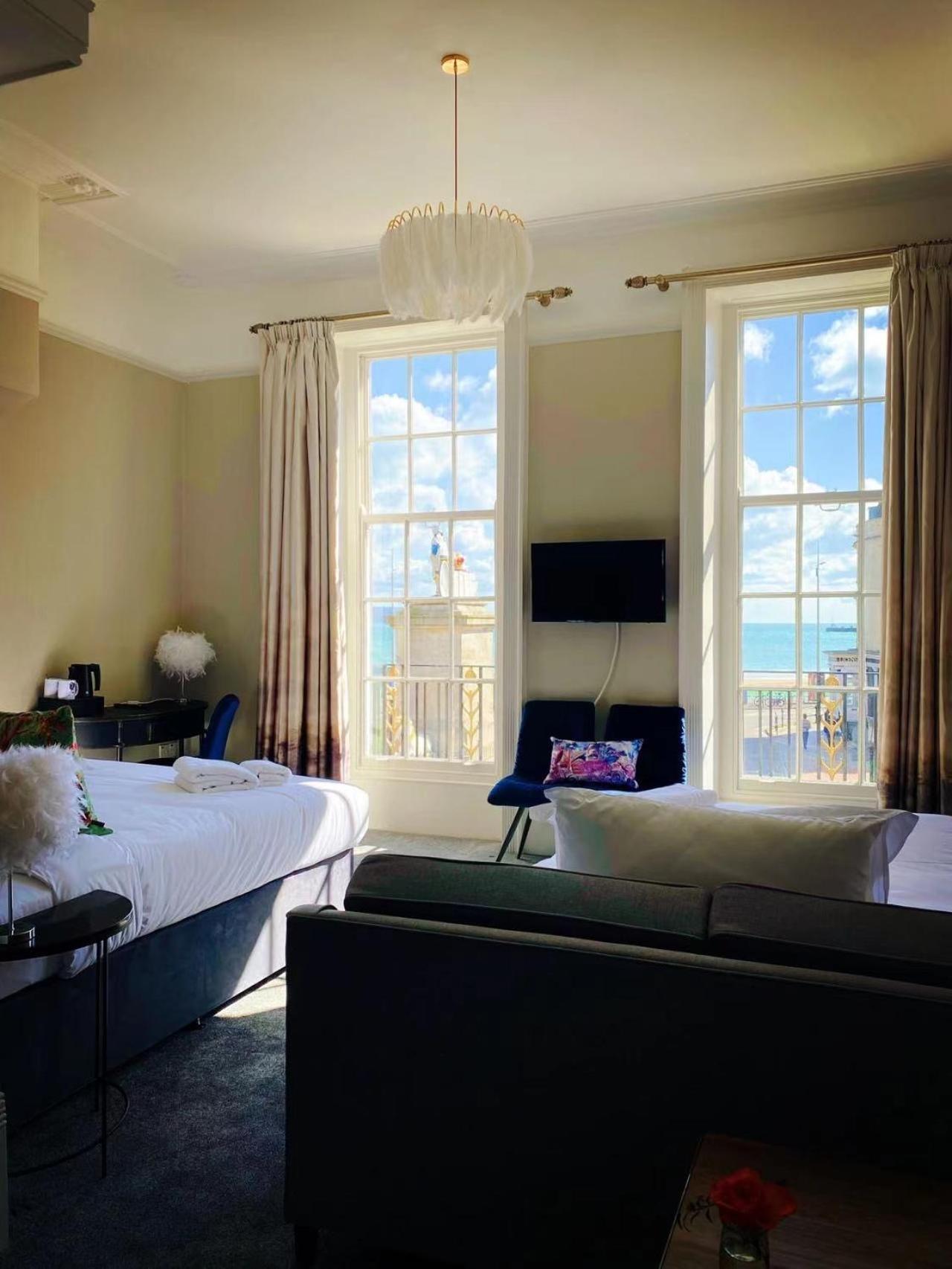 Chapter 1 Hotels 웨이머스만 객실 사진