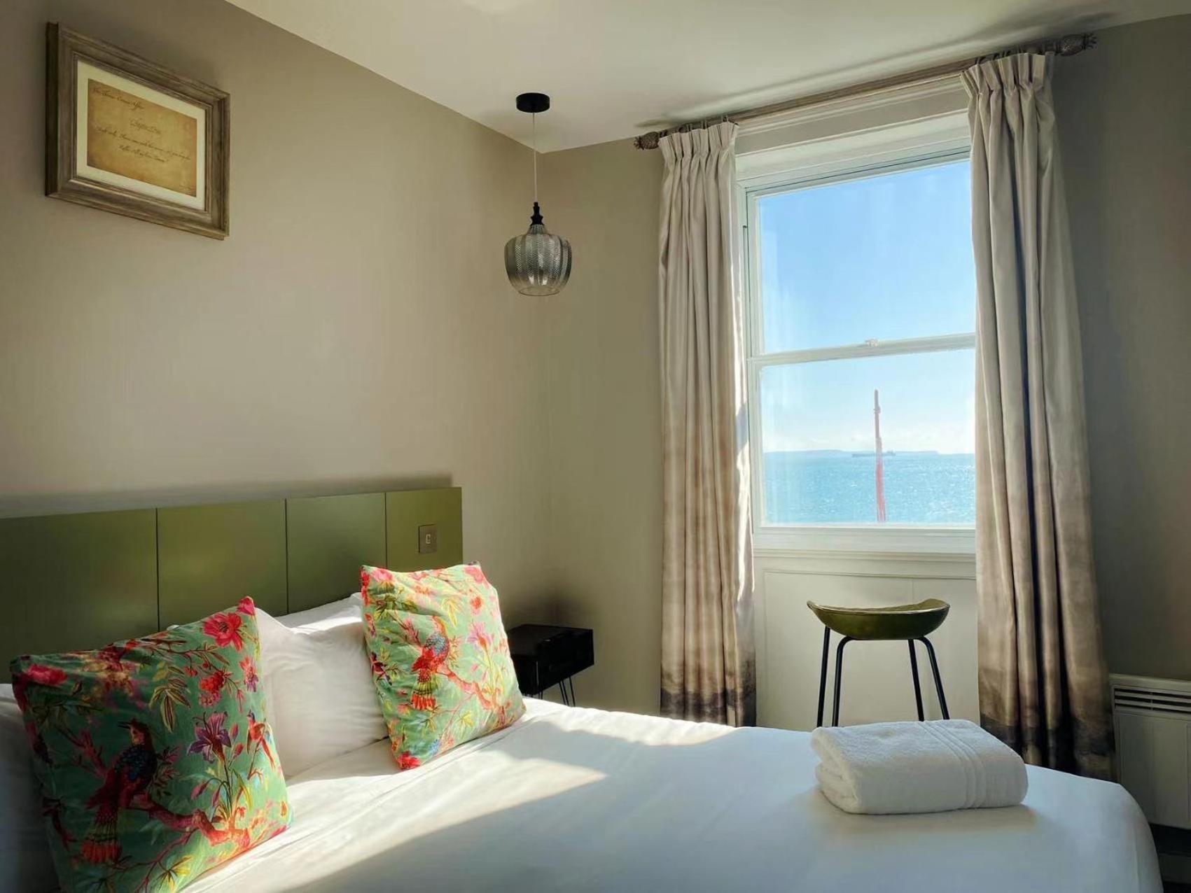 Chapter 1 Hotels 웨이머스만 객실 사진