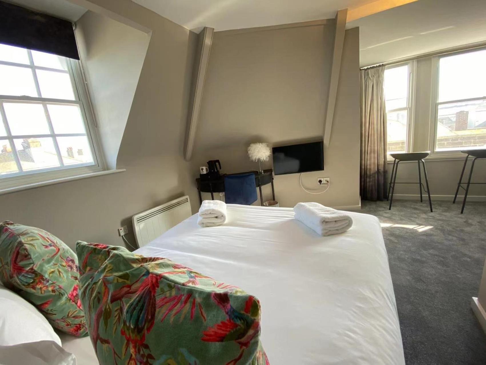 Chapter 1 Hotels 웨이머스만 객실 사진